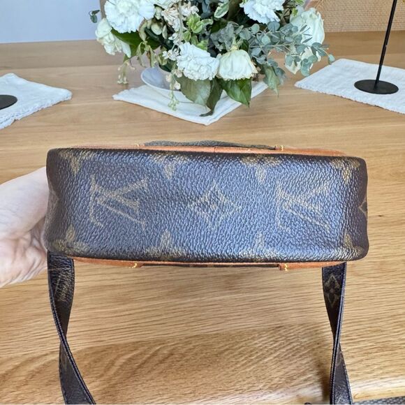 ✅AUTHENTIC✅LOUIS VUITTON DANUBE CROSSBODY Bag - Picture 9 of 14